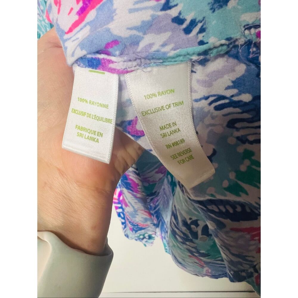 Lilly Pulitzer Willa Top in Quill Out Blue Multi Tropical Print Sz Medium 100% R - Picture 8 of 9